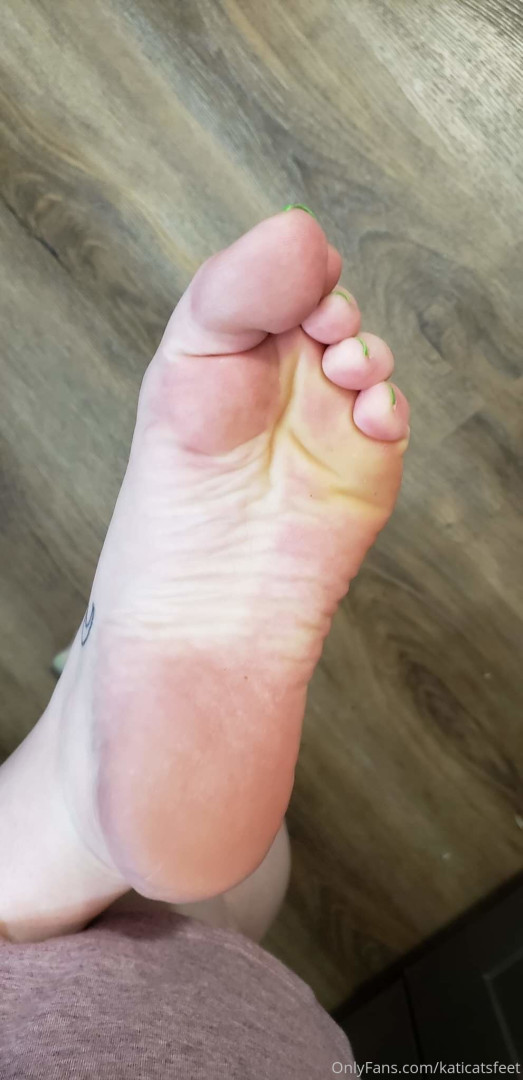 Photo by katicatsfeet published on October 12,2023 14:50:00 - BestThots