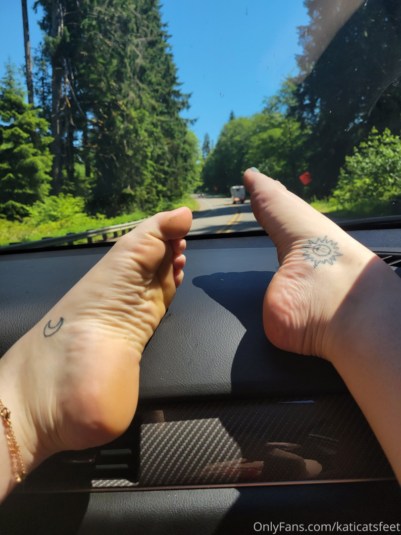 Photo by katicatsfeet published on October 12,2023 15:18:28 - BestThots