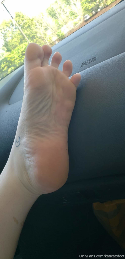 Photo by katicatsfeet published on October 12,2023 15:34:14 - BestThots