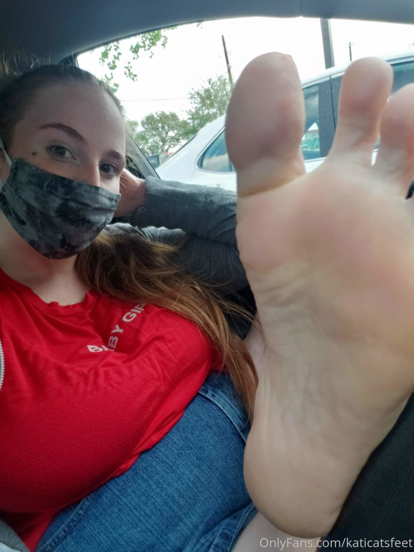 Photo by katicatsfeet published on October 12,2023 15:45:53 - BestThots