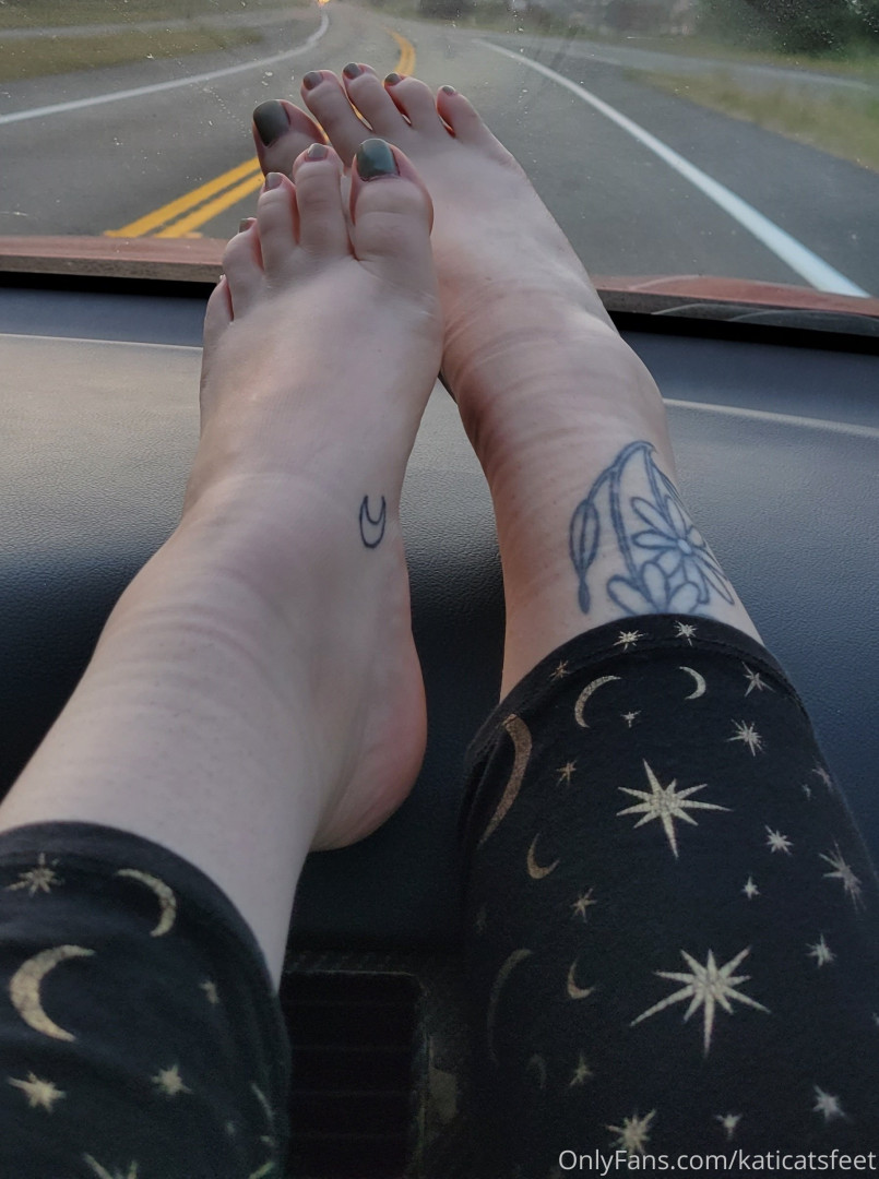 Photo by katicatsfeet published on October 12,2023 16:03:25 - BestThots