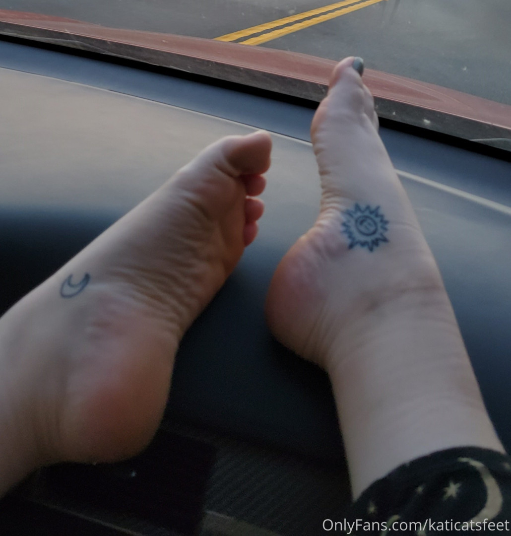 Photo by katicatsfeet published on October 12,2023 16:12:12 - BestThots