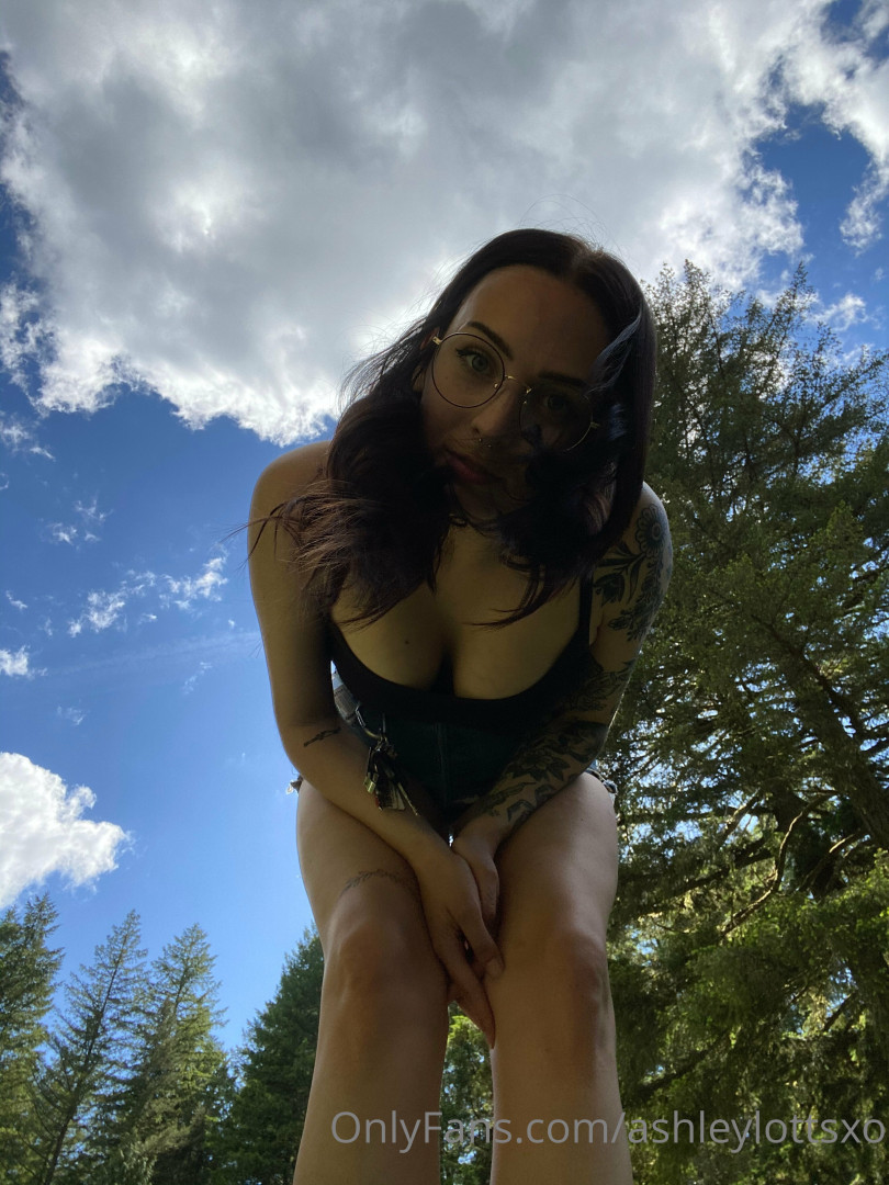 Photo by ashleylottsxo published on November 24,2023 15:43:02 - BestThots