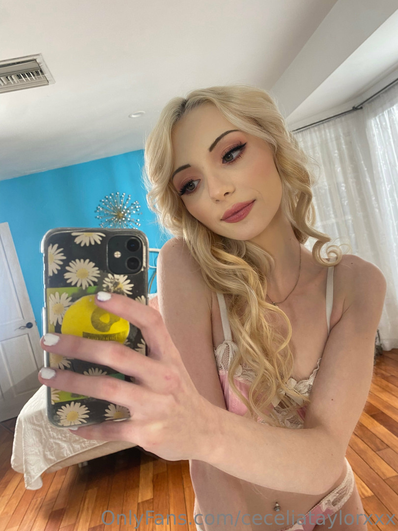 Photo by ceceliataylorxxx published on October 15,2023 20:01:36 - BestThots