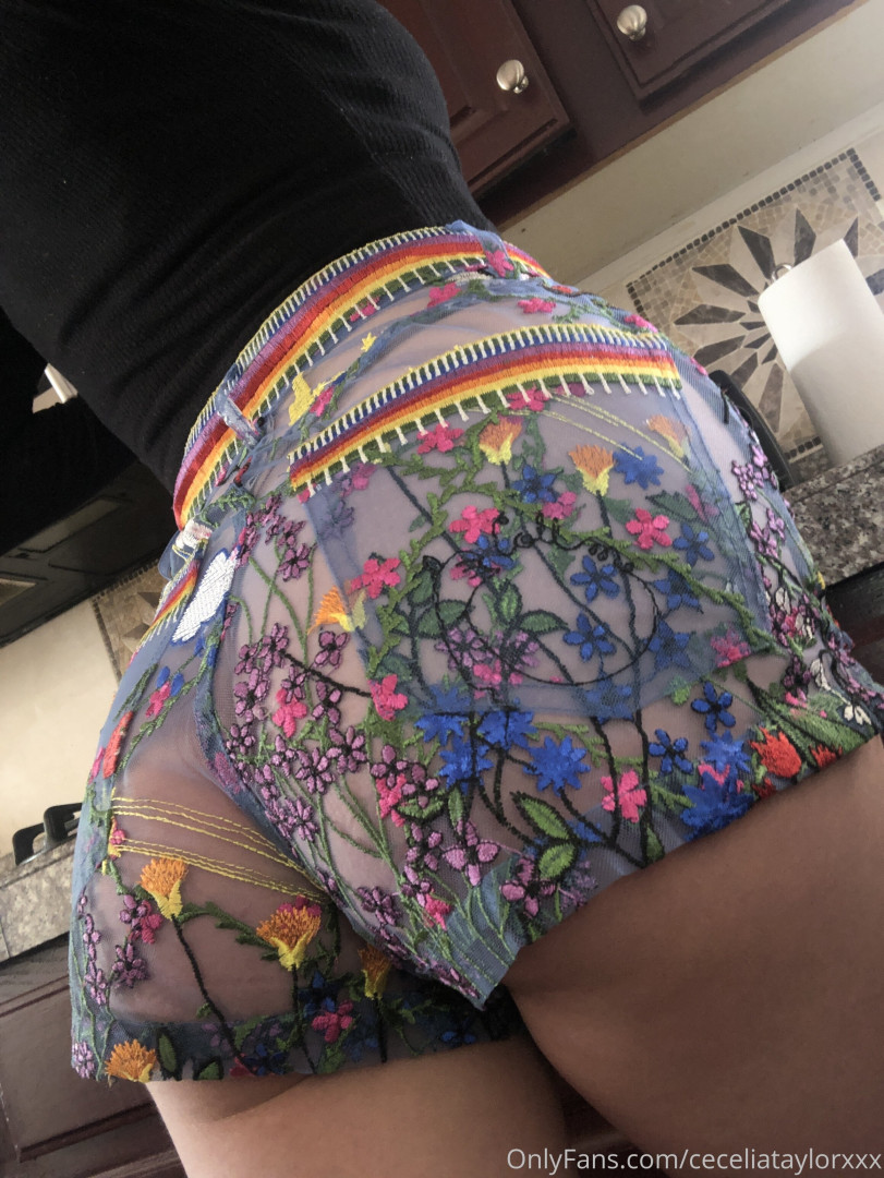 Photo by ceceliataylorxxx published on October 15,2023 22:01:12 - BestThots