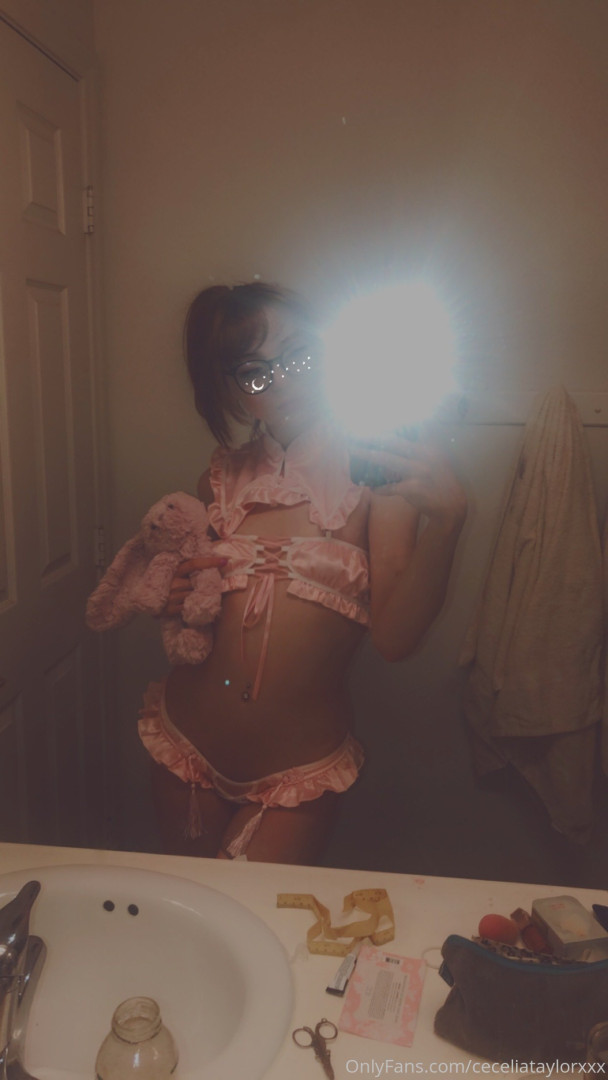 Photo by ceceliataylorxxx published on October 15,2023 22:06:48 - BestThots