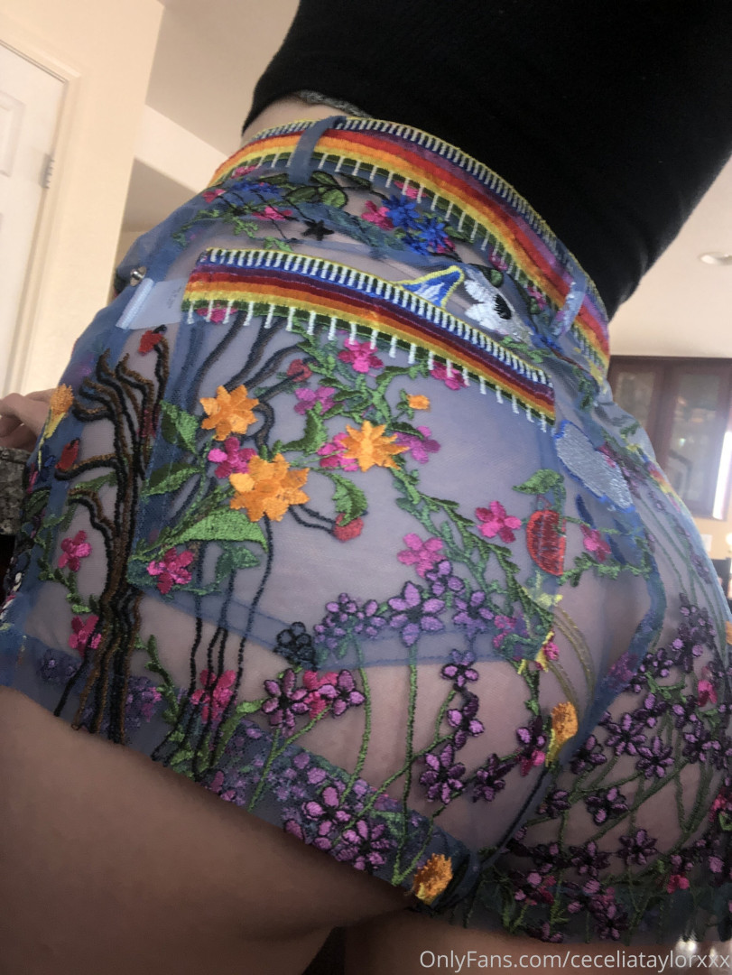 Photo by ceceliataylorxxx published on October 15,2023 22:41:49 - BestThots