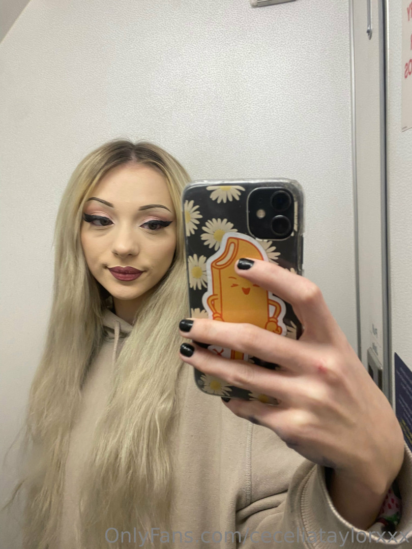 Photo by ceceliataylorxxx published on October 15,2023 23:09:06 - BestThots