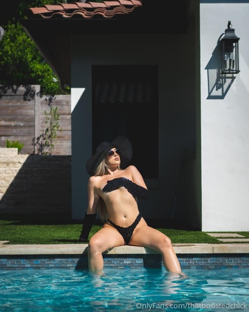 Photo by thatboostedchick published on October 16,2023 15:30:15 - BestThots