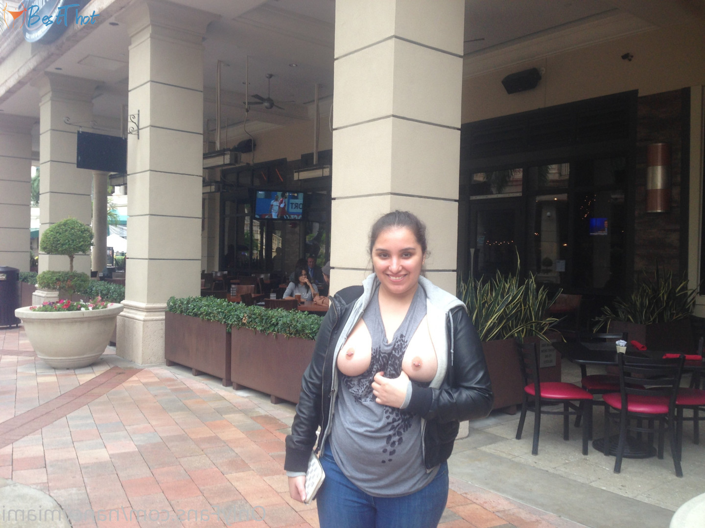 Photo by nancymiami published on December 24,2024 23:10:51 - BestThots