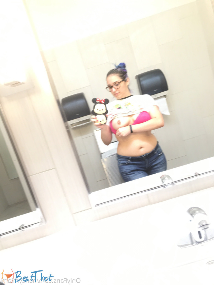 Photo by nancymiami published on December 25,2024 09:11:46 - BestThots