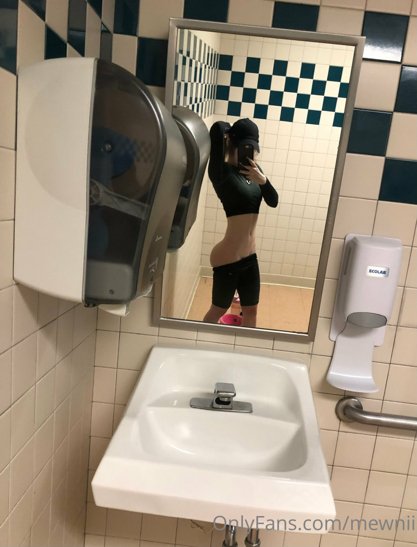 Photo by mewnii published on October 24,2023 14:22:07 - BestThots