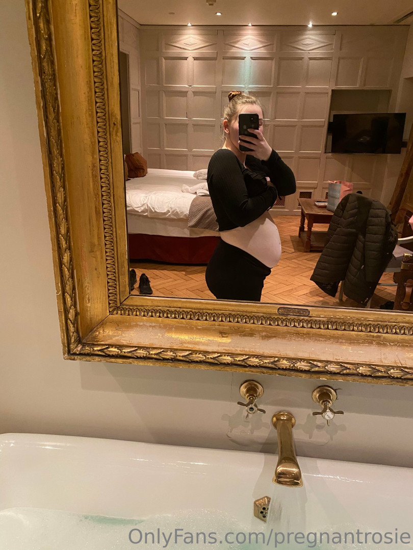 Photo by mombodrosie published on October 24,2023 20:36:26 - BestThots