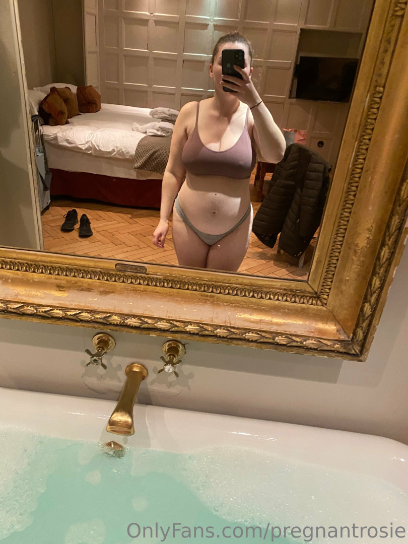 Photo by mombodrosie published on October 24,2023 20:41:49 - BestThots