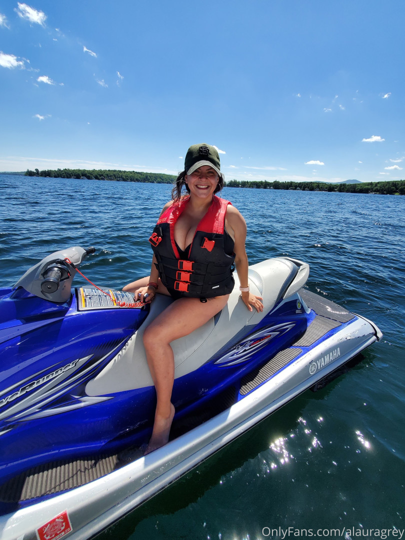 Photo by alauragrey published on November 19,2023 22:43:30 - BestThots