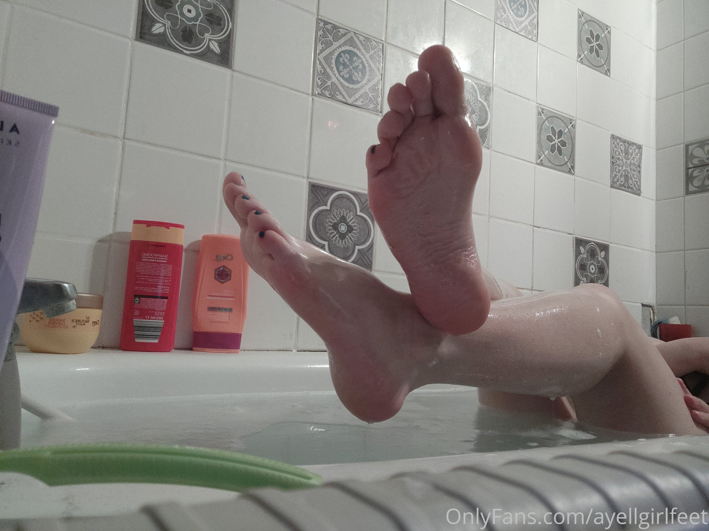 Photo by ayellgirlfeet published on November 5,2023 05:32:10 - BestThots