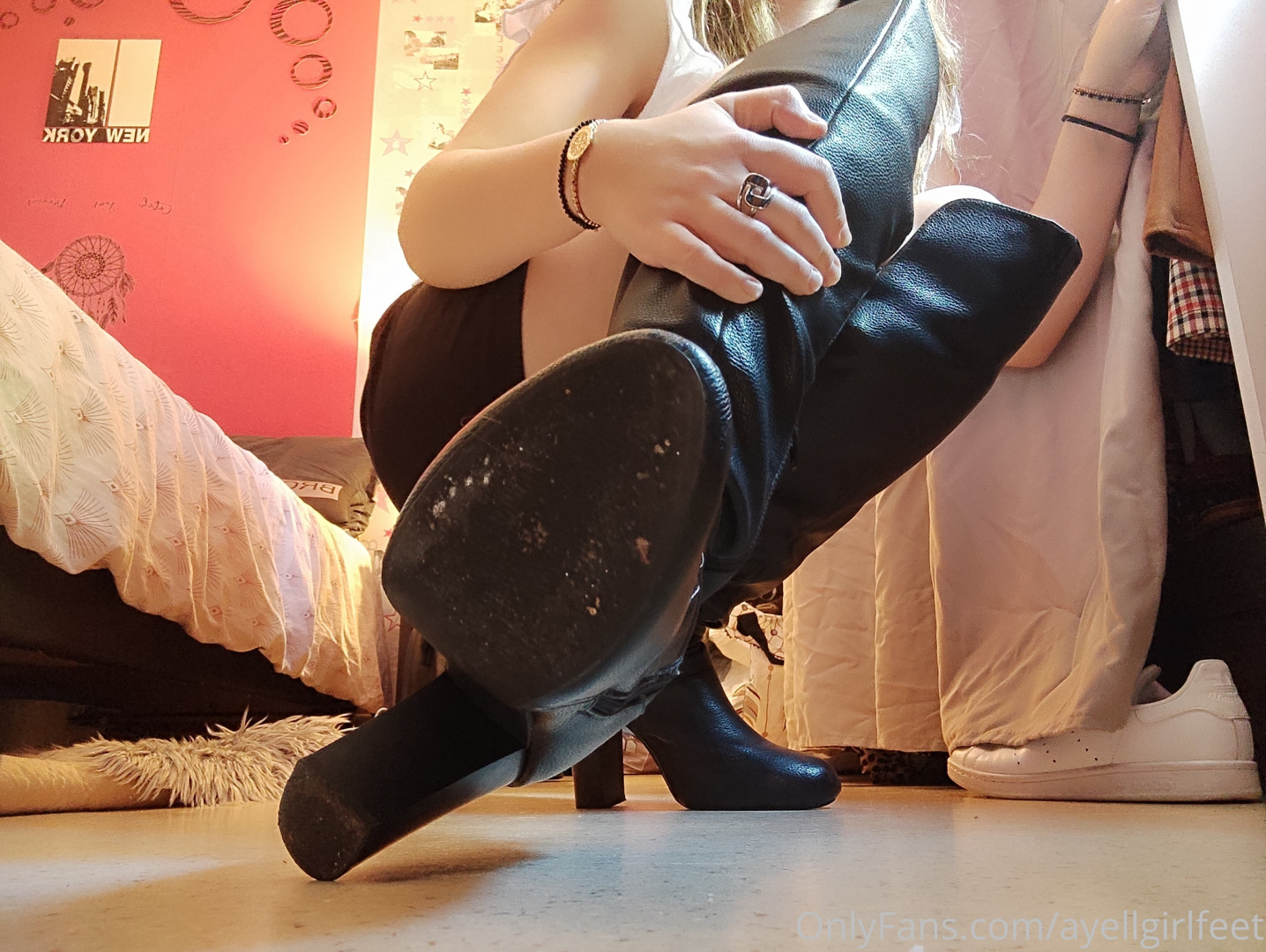 Photo by ayellgirlfeet published on November 5,2023 05:33:49 - BestThots