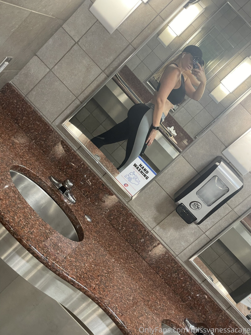 Photo by missvanessacage published on October 29,2023 20:44:14 - BestThots