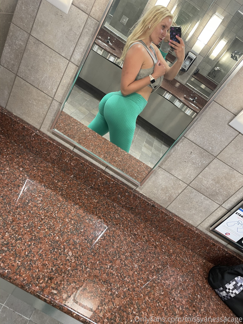 Photo by missvanessacage published on October 29,2023 20:44:35 - BestThots