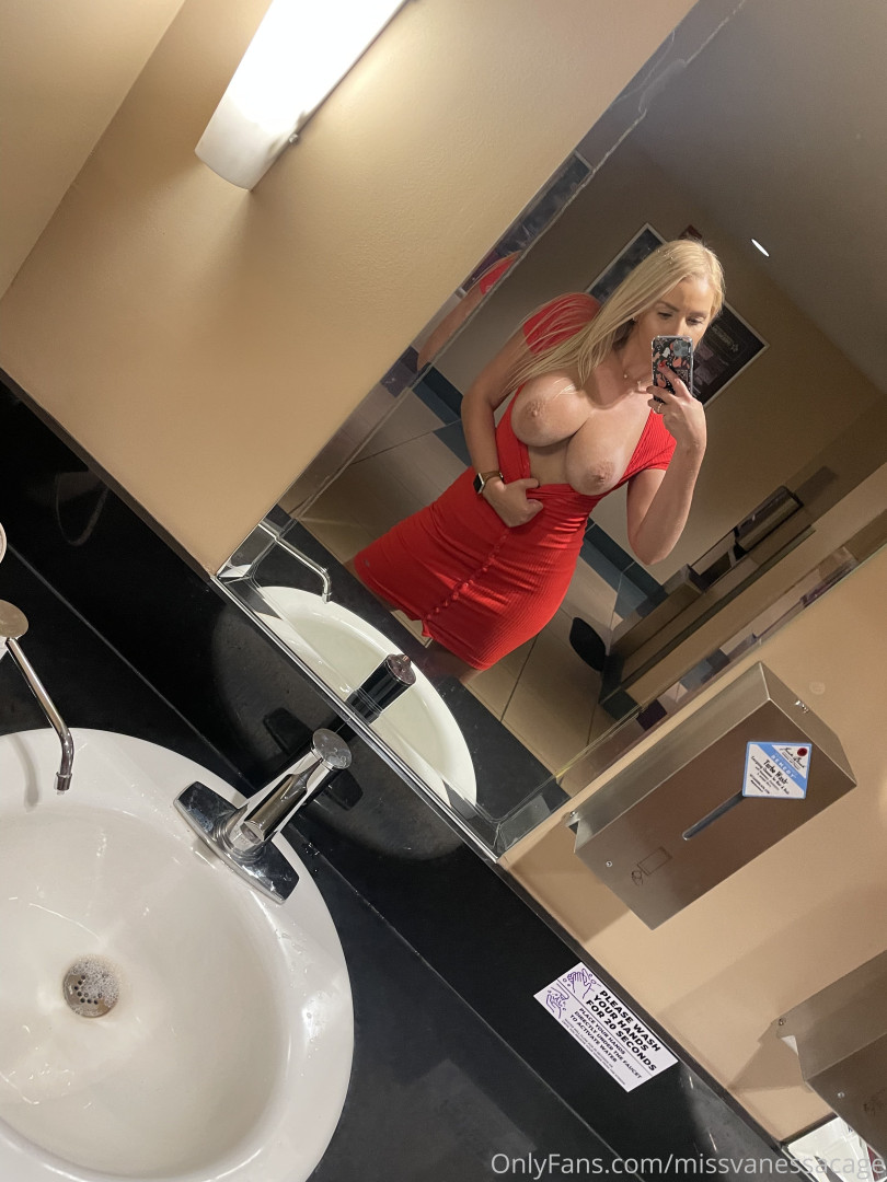 Photo by missvanessacage published on October 29,2023 20:44:42 - BestThots