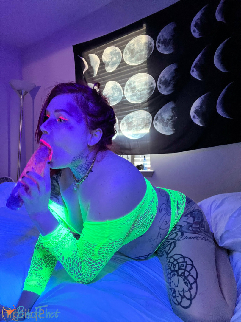 Photo by split.girl published on December 30,2024 18:19:31 - BestThots