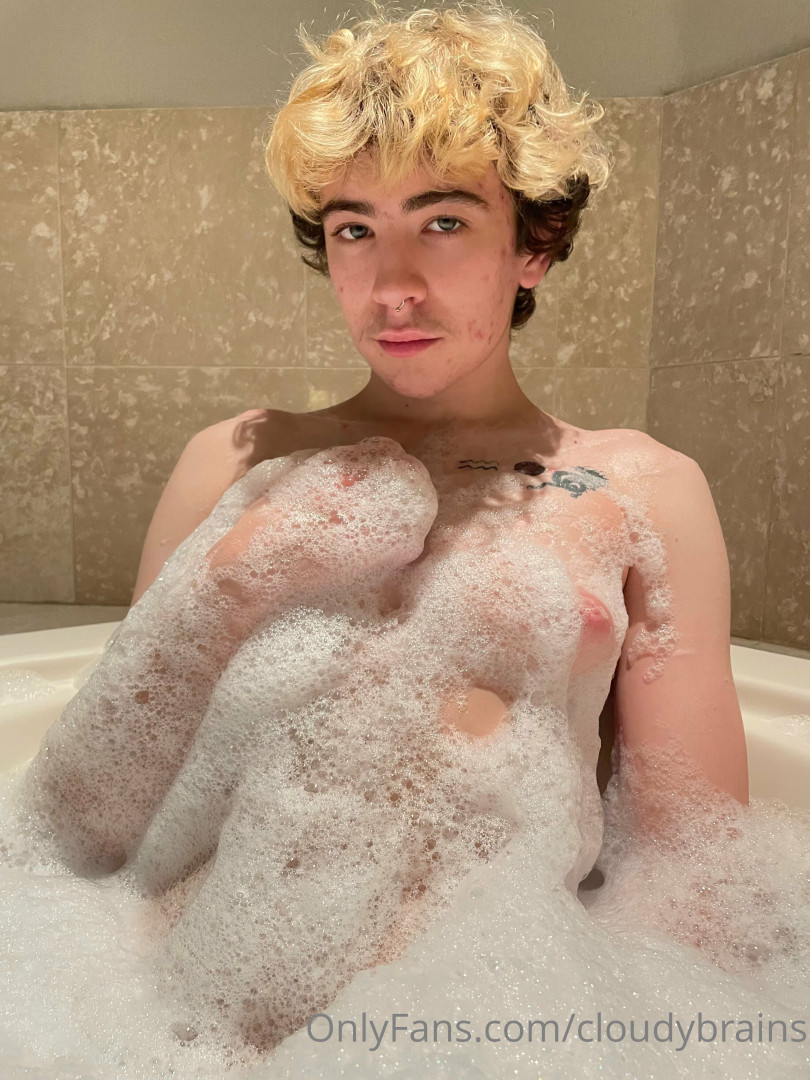 Photo by cloudybrains published on May 28,2023 22:43:50 - BestThots
