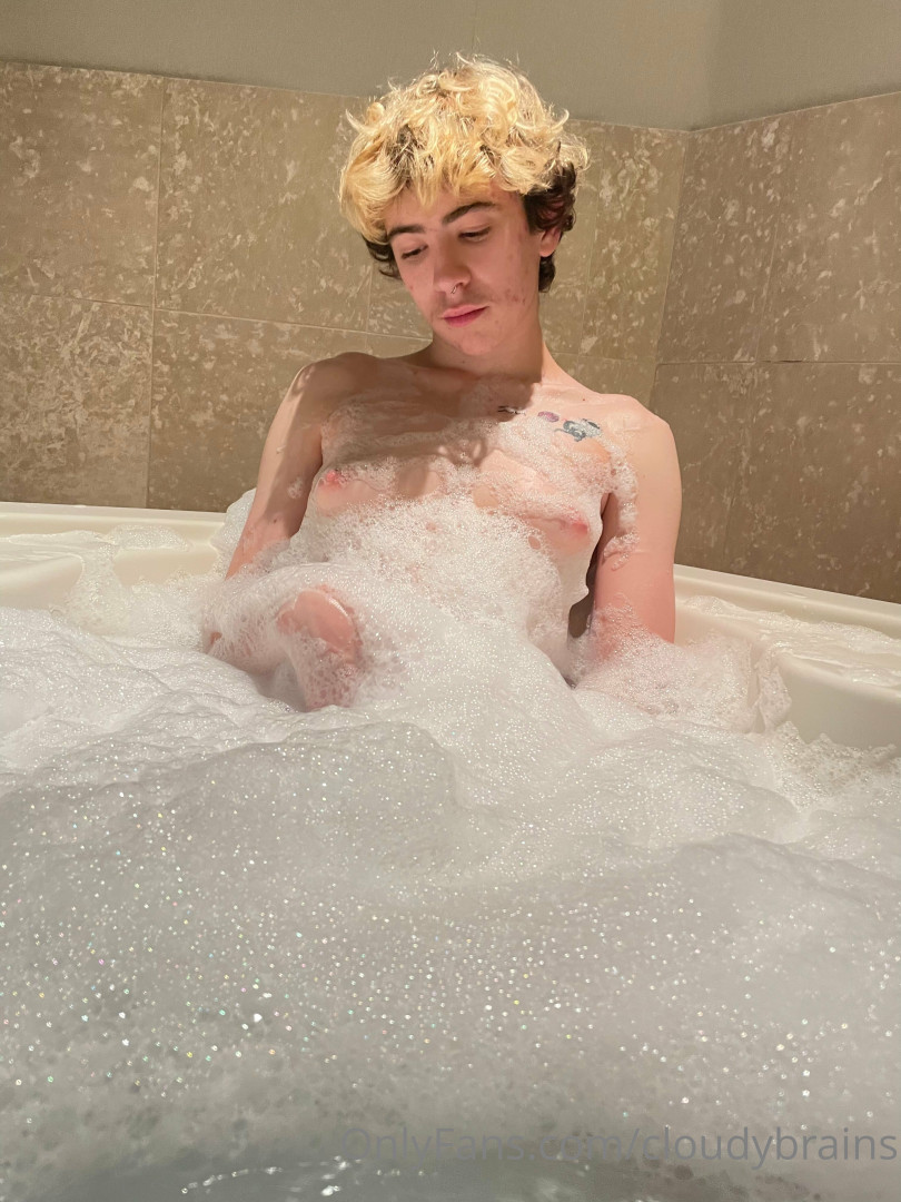 Photo by cloudybrains published on May 28,2023 22:46:24 - BestThots