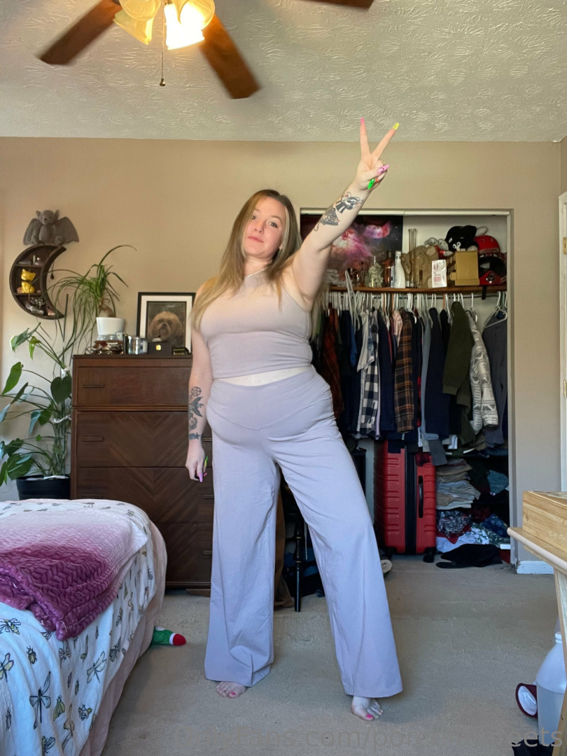Photo by porcelainfeets published on October 29,2023 06:48:07 - BestThots