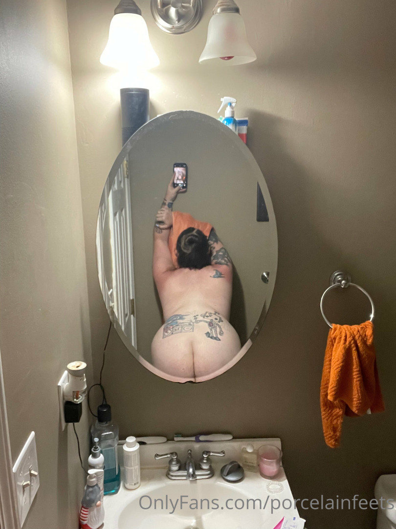 Photo by porcelainfeets published on October 29,2023 06:48:22 - BestThots