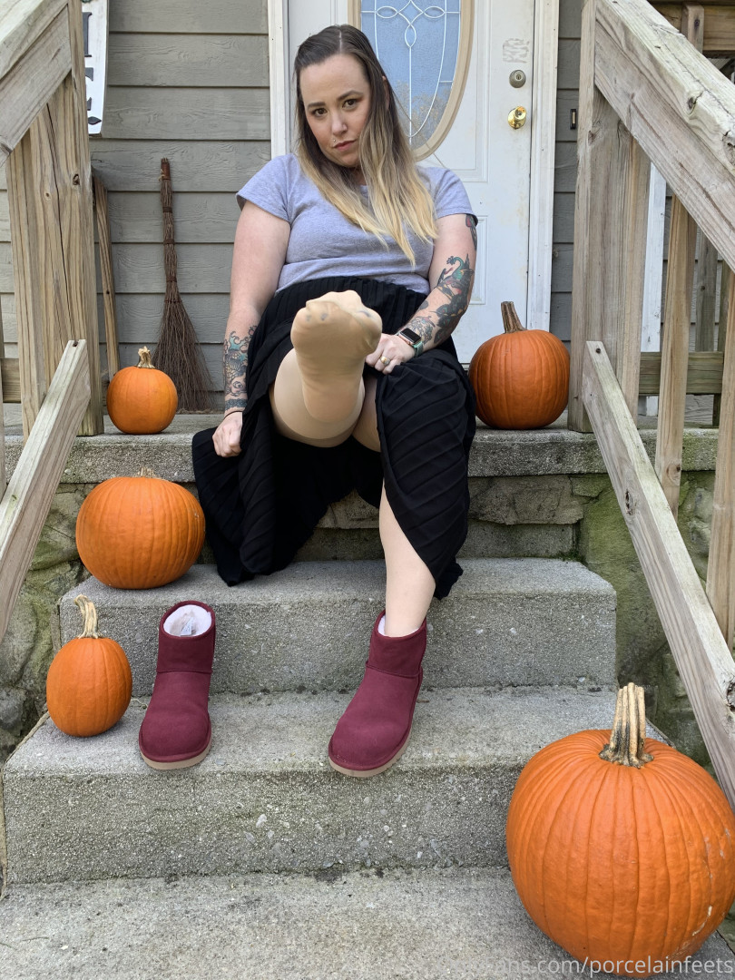 Photo by porcelainfeets published on October 29,2023 06:49:19 - BestThots