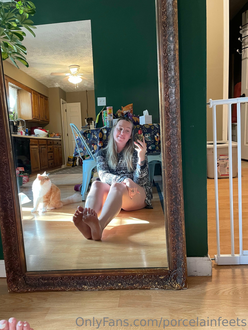Photo by porcelainfeets published on October 29,2023 06:50:24 - BestThots