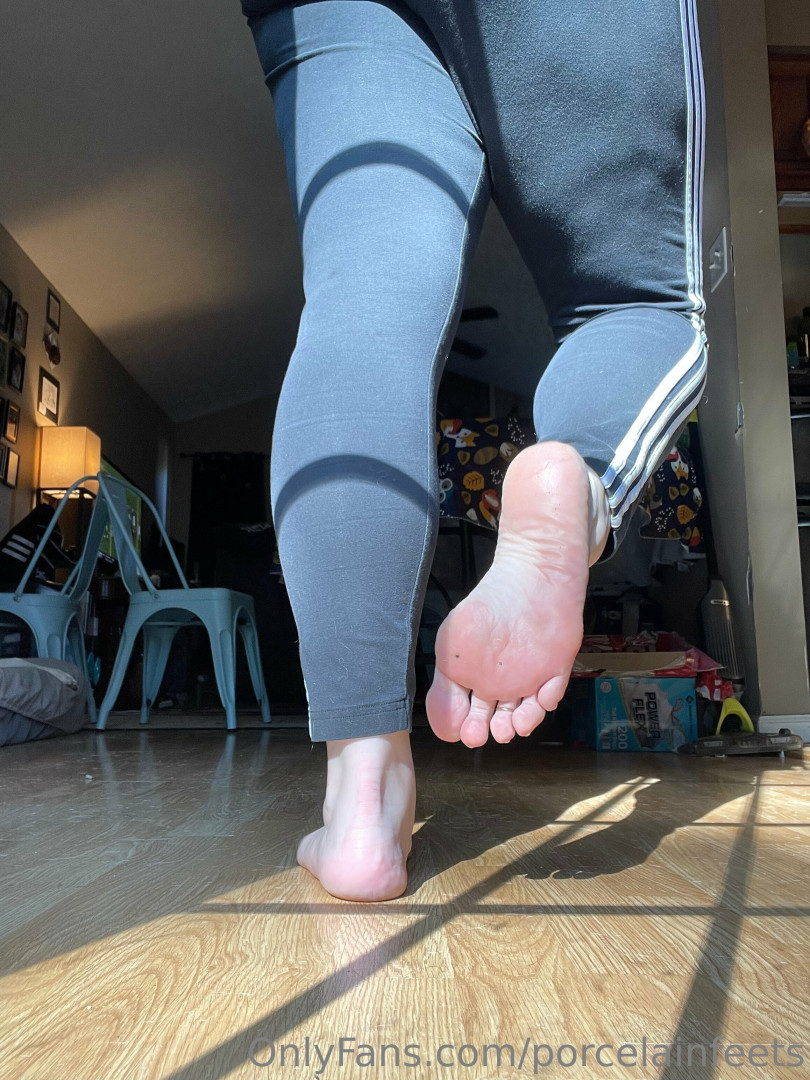 Photo by porcelainfeets published on October 29,2023 06:50:25 - BestThots