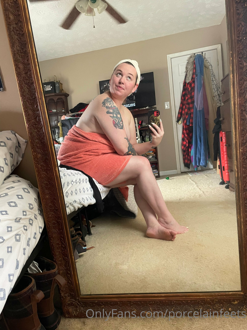 Photo by porcelainfeets published on October 29,2023 06:53:51 - BestThots