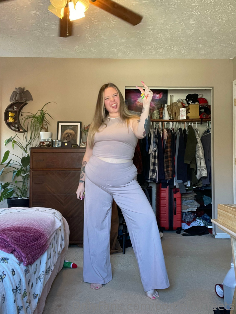 Photo by porcelainfeets published on October 29,2023 06:55:20 - BestThots