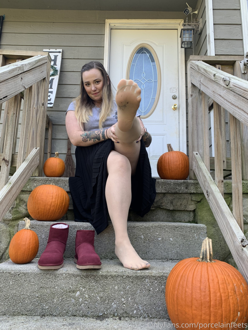 Photo by porcelainfeets published on October 29,2023 06:58:49 - BestThots