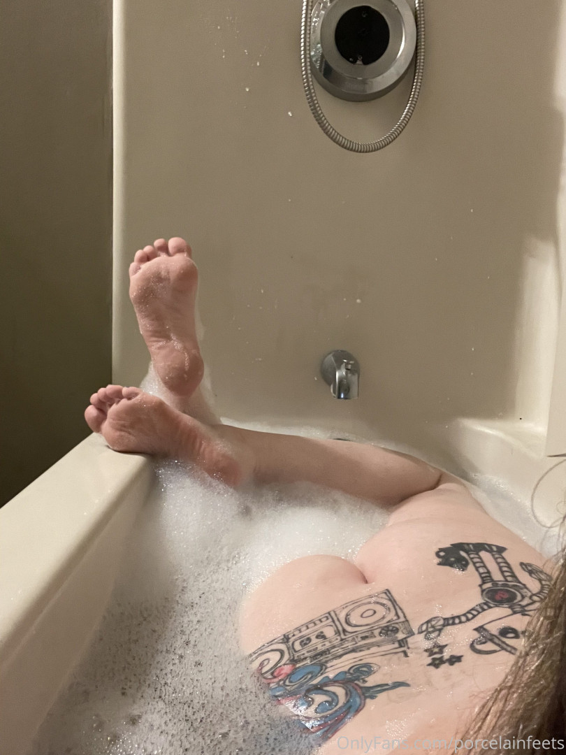 Photo by porcelainfeets published on October 29,2023 06:58:59 - BestThots