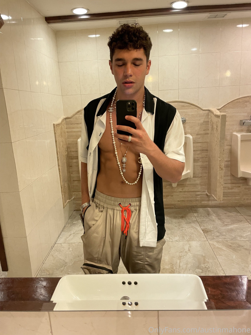 Photo by austinmahone published on November 23,2023 17:17:05 - BestThots