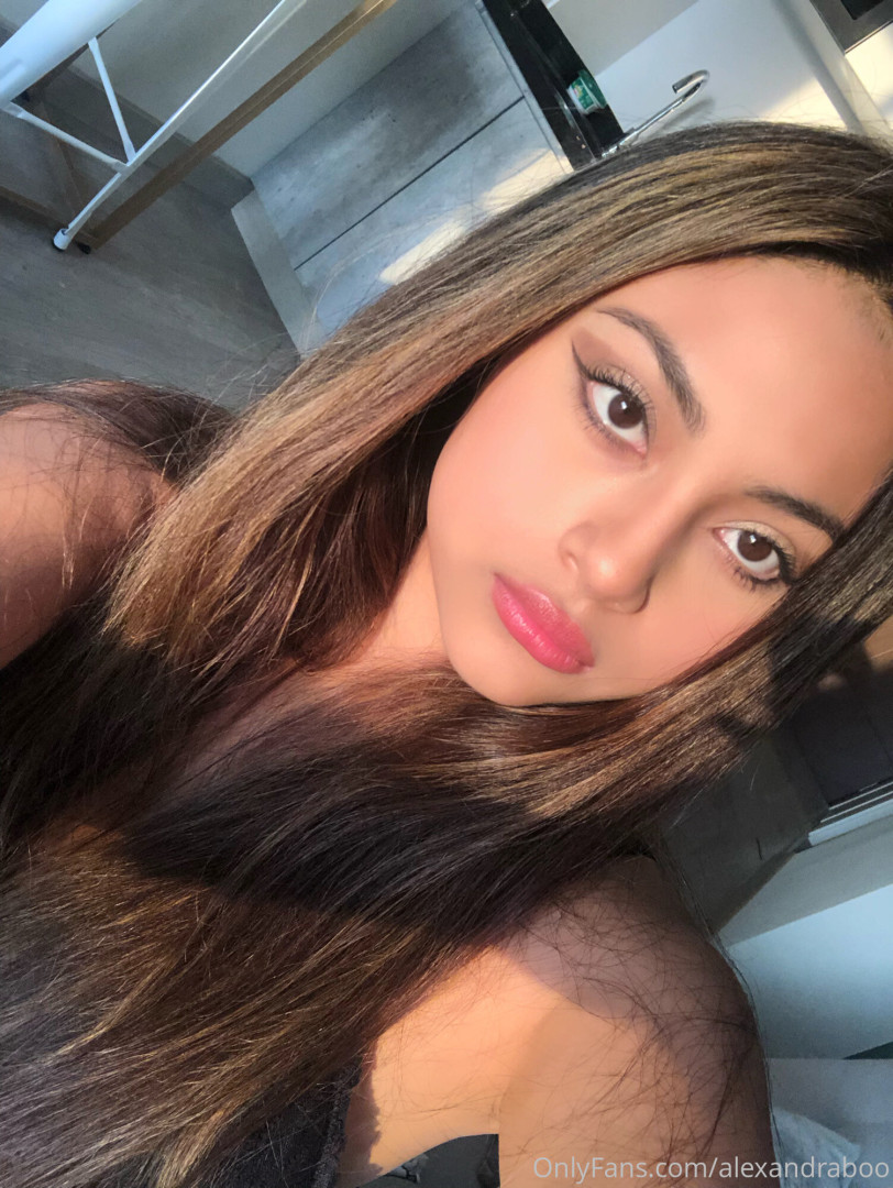 Photo by alexandraboo published on November 19,2023 15:16:50 - BestThots