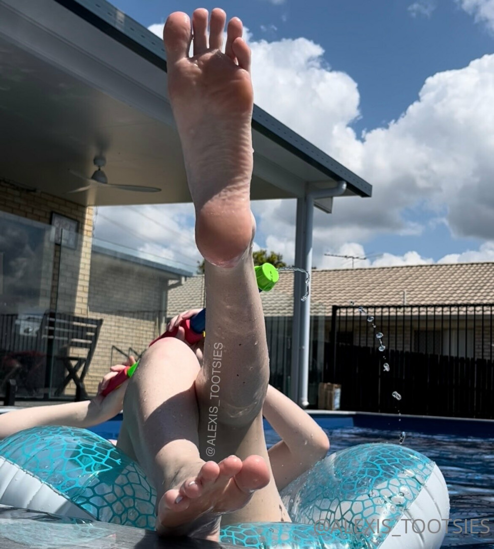 Photo by alexis_tootsies published on November 19,2023 14:45:34 - BestThots