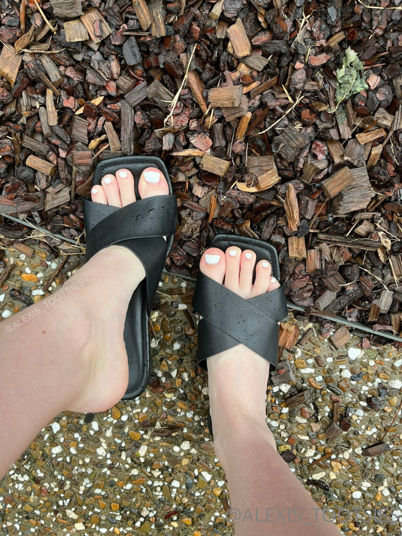 Photo by alexis_tootsies published on November 19,2023 14:45:52 - BestThots