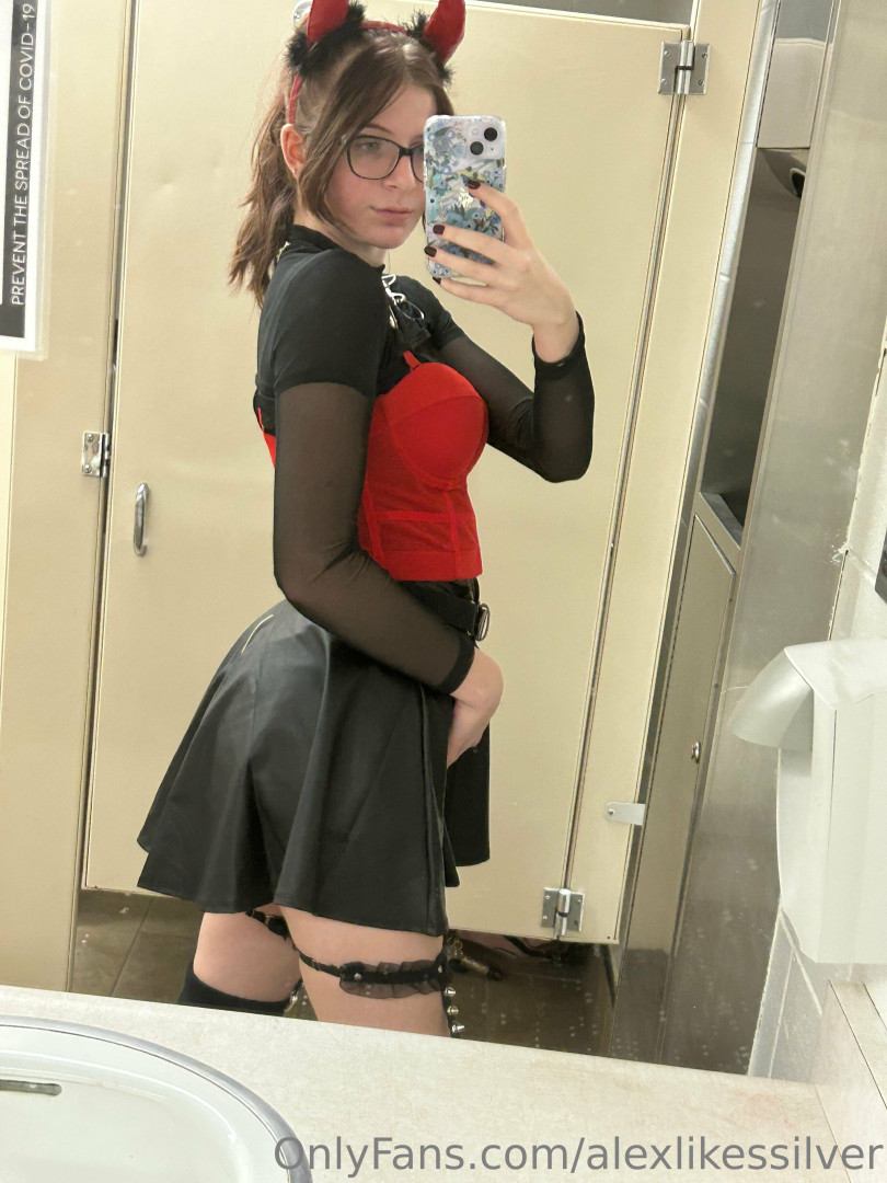 Photo by alexlikessilver published on November 19,2023 14:44:31 - BestThots