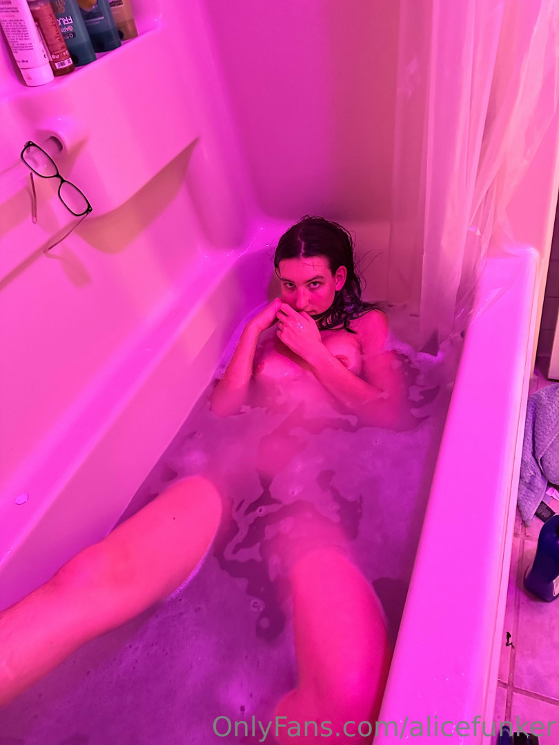 Photo by alicefunker published on November 19,2023 13:18:17 - BestThots