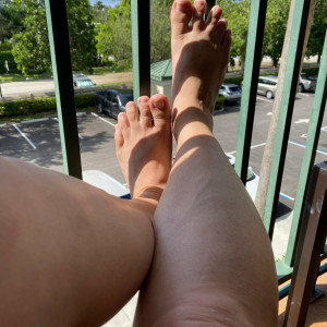 alt_toe_ego #8322190