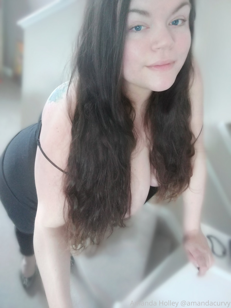 Photo by amandacurvy published on November 19,2023 12:49:20 - BestThots