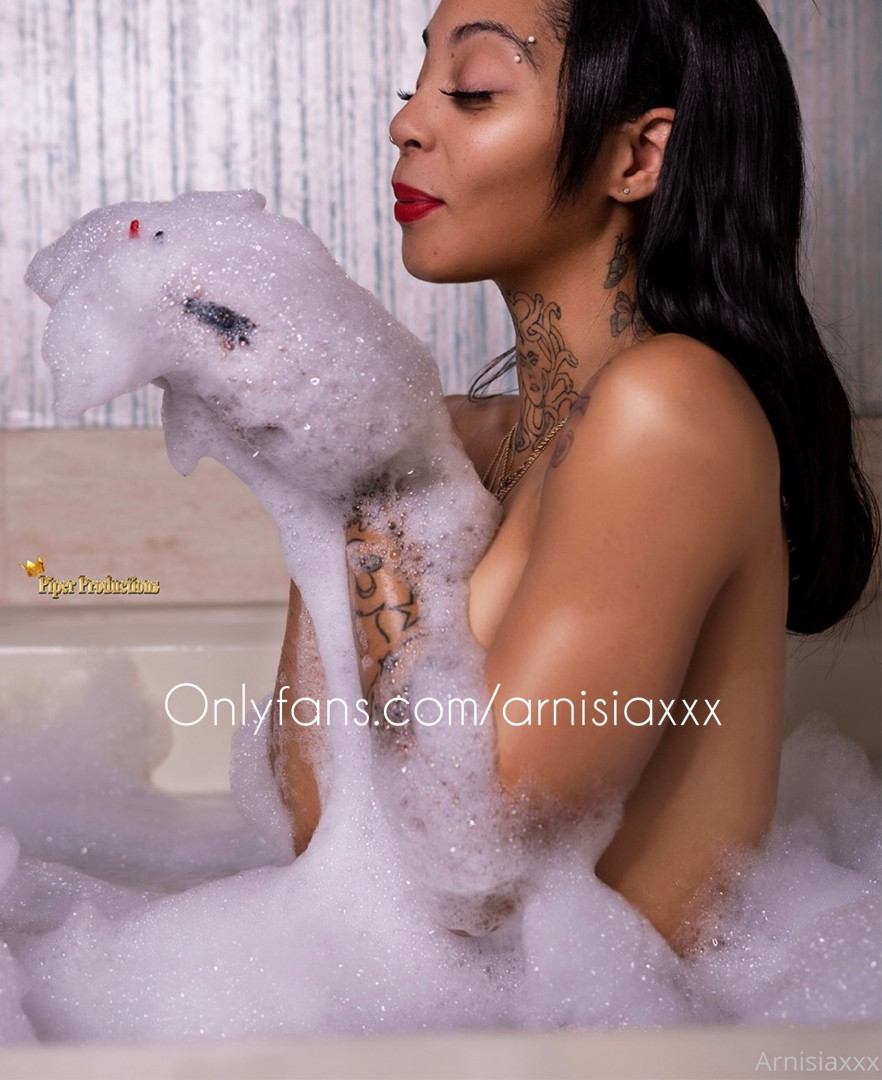 Photo by arnisiaxxx published on November 23,2023 14:27:05 - BestThots