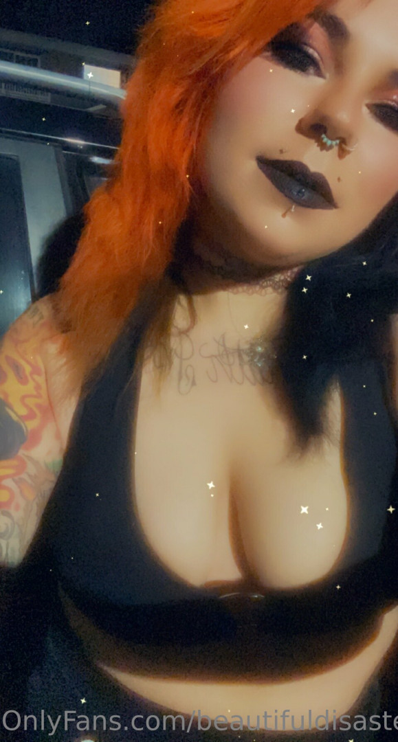 Photo by beautifuldisasterxxx published on December 10,2023 03:21:01 - BestThots