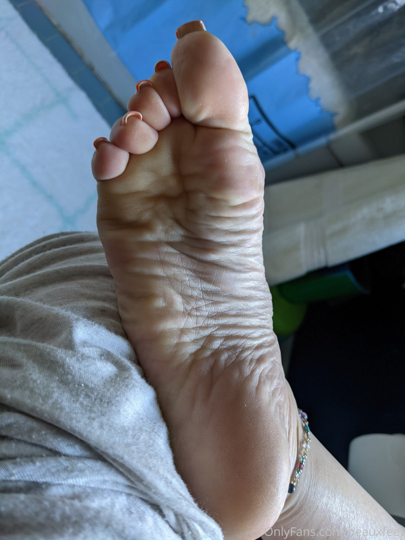 Photo by beauxfeet published on December 10,2023 02:48:54 - BestThots