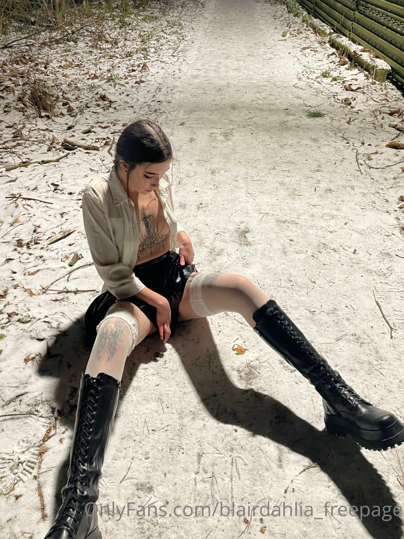 Photo by blairdahlia published on December 9,2023 22:57:11 - BestThots
