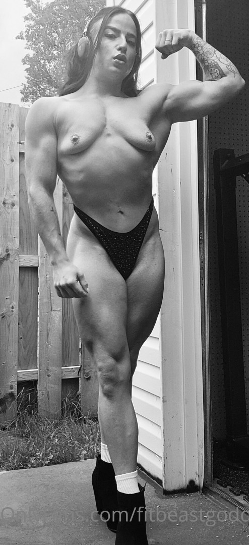 Photo by fitbeastgoddess_vip published on January 12,2024 12:49:45 - BestThots