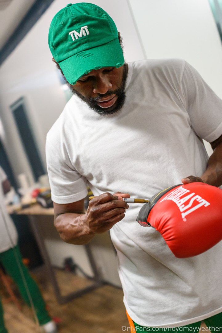 Photo by floydmayweather published on May 27,2023 00:51:45 - BestThots